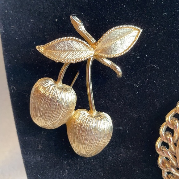 Three Sarah Coventry vintage brooches - Picture 2 of 8